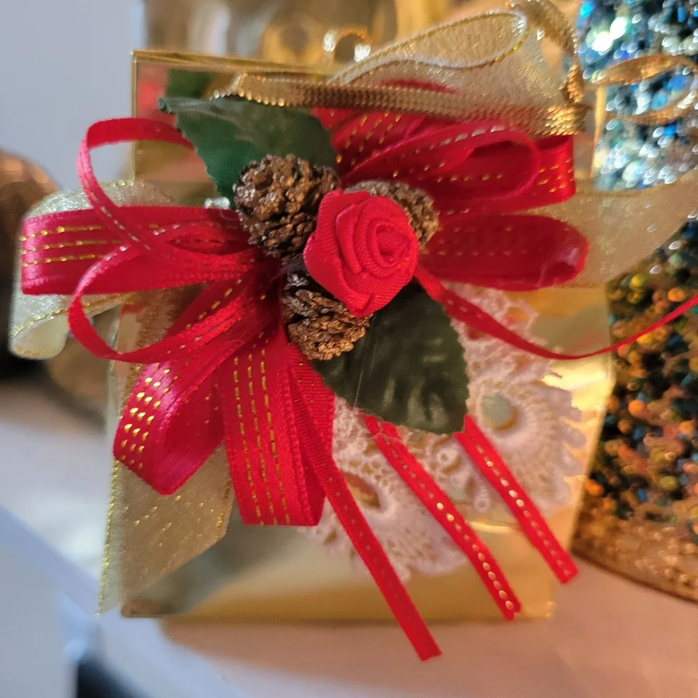 San Francisco Music Box Company 1996 Gift Bag Christmas Music Box